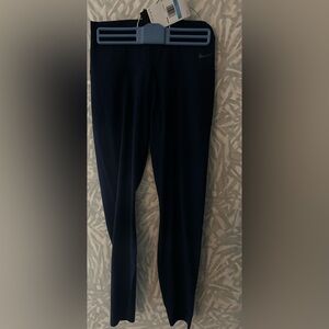 Women’s Nike legging BNWT. Size M